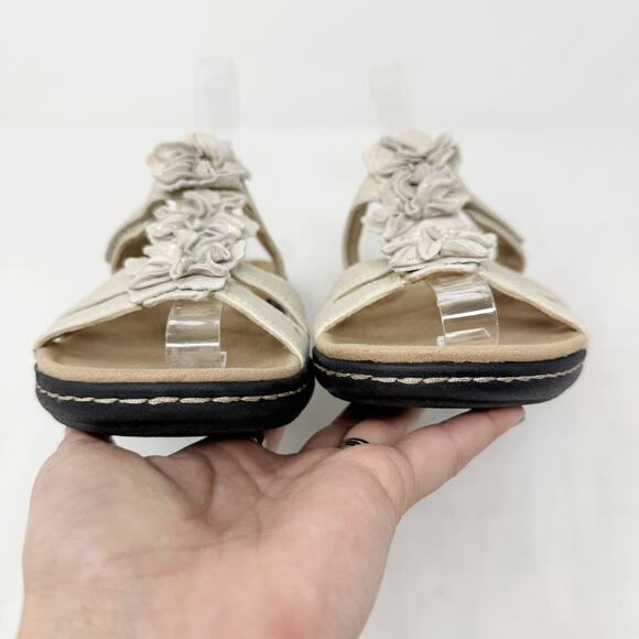 [Clarks] Cream Tan Leather Laurieann Judi Floral Comfort Sandals Hook & Loop 9 - Picture 3 of 12